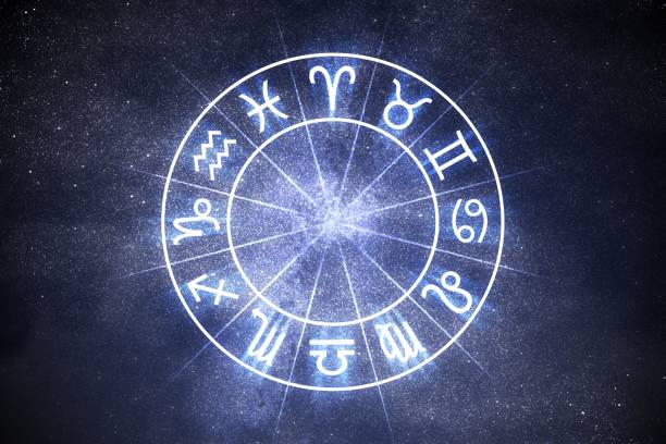 concept de l’astrologie et les horoscopes. zodiaque astrologique signe en cercle sur fond étoilé. - asterism photos et images de collection