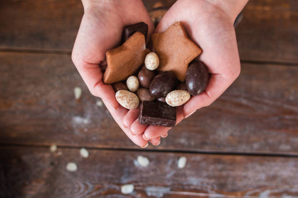 istock Handful of chocolate sweets flat lay 646199620