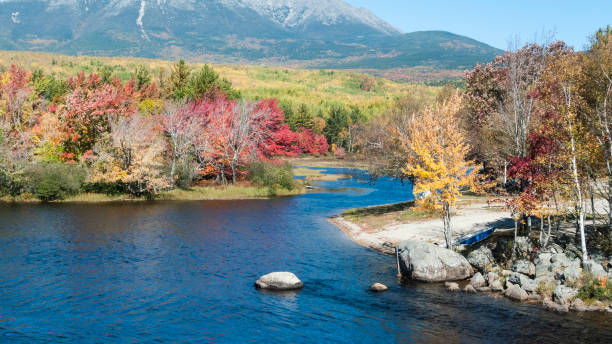 río de penobscot mt. katahdin - mt katahdin fotografías e imágenes de stock