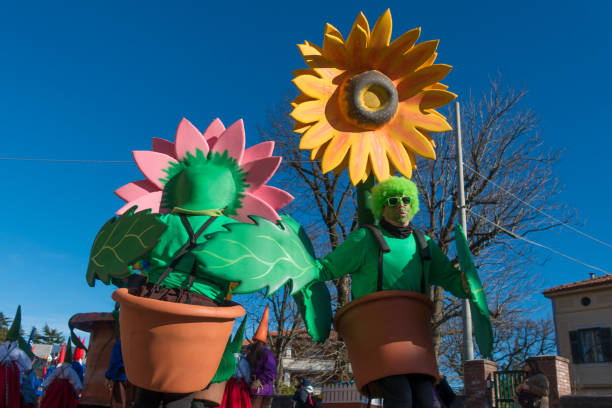 パレード カーニバルのパーティーの名前実際に kraski pust またはカルネヴァーレ carsico - mardi gras tourism human face travel ストックフォトと画像