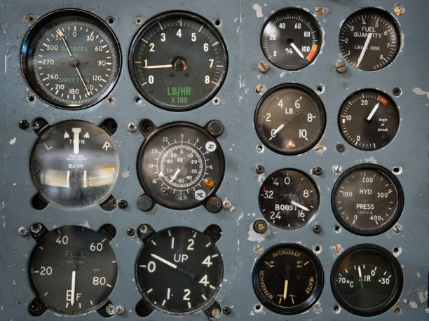 tableau de bord de vol vintage - helicopter cockpit airplane speedometer photos et images de collection
