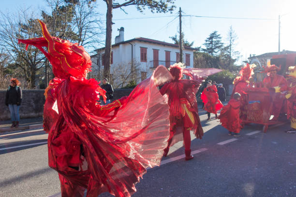 パレード カーニバルのパーティーの名前実際に kraski pust またはカルネヴァーレ carsico - mardi gras tourism human face travel ストックフォトと画像