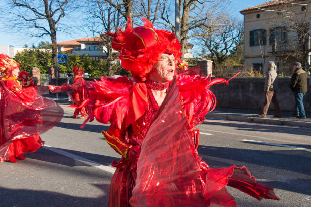 パレード カーニバルのパーティーの名前実際に kraski pust またはカルネヴァーレ carsico - mardi gras tourism human face travel ストックフォトと画像