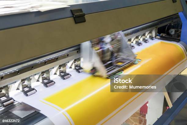 Großen Drucker Format Inkjet Arbeiten Detail Farbe Stockfoto und mehr Bilder von Druckmaschine - Druckmaschine, Geschäftsleben, Werbung