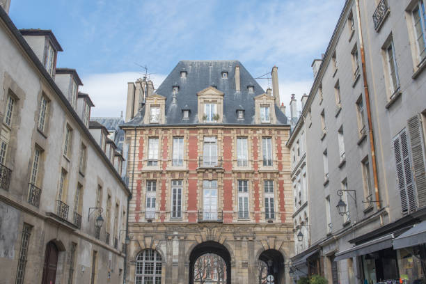istock Paris, place des Vosges 646347098