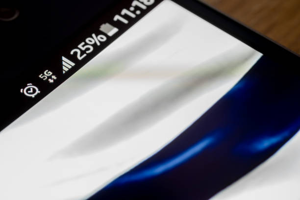 istock Smartphone 5G network 25 per cent charge and Finland flag 646352514