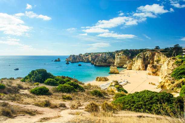 view of sandy beach Pria do Castelo in Algarve, Portugal beautiful sea view of sandy beach Pria do Castelo in Algarve region, Portugal praia da marinha stock pictures, royalty-free photos & images