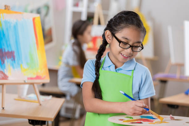 istock Young artist mixes paint on palette 646498380