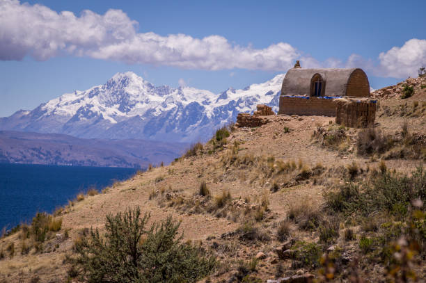 inka-ruinen auf der insel des mondes, titicacasee, bolivien - bolivia copacabana bolivian ethnicity lake titicaca stock-fotos und bilder