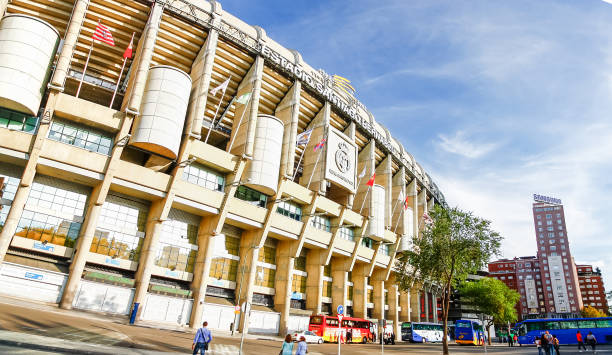 聖地牙哥伯納烏球場的皇家馬德里參見 - madrid futbol 個照片及圖片檔