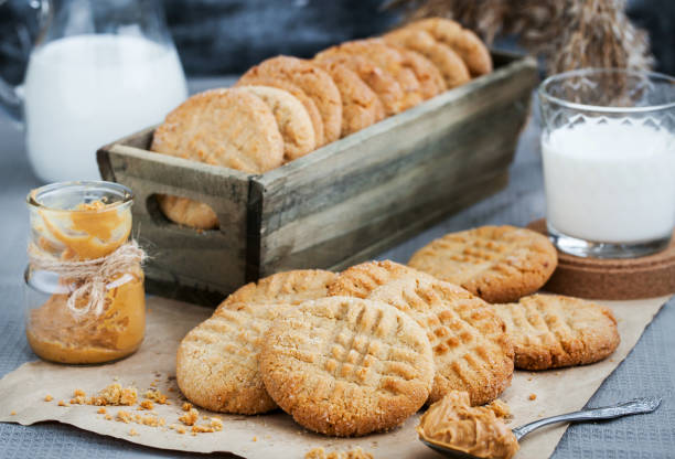 homemade freshly baked peanut butter cookies - cookie christmas shortbread food imagens e fotografias de stock