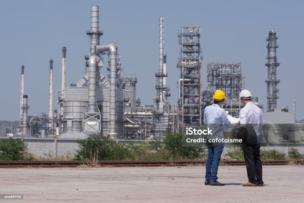 Mechanical Engineering working in Oil refinery Planning Stock Photo