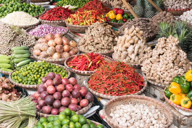 다채로운 신선한 유기농 과일, 야채, 거리 시장 - lime market vietnam fruit 뉴스 사진 이미지