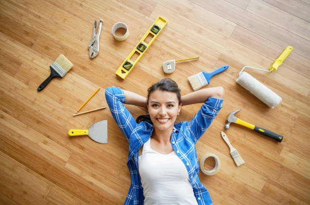 woman working on a housing project - home improvement work tool hammer portrait imagens e fotografias de stock