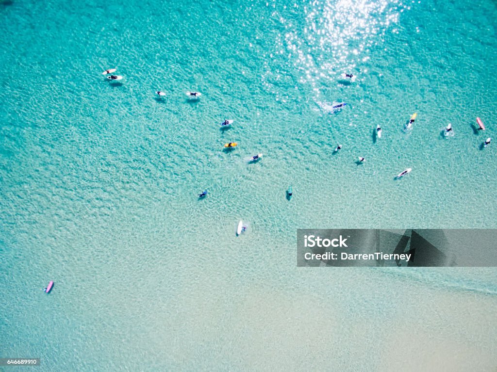 Una vista aérea de la playa en verano - Foto de stock de Surf libre de derechos