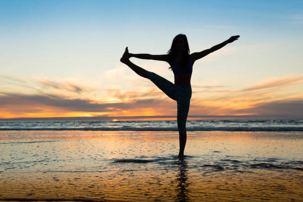 istock Women Silhouette Doing Yoga On The Ocean 646754400