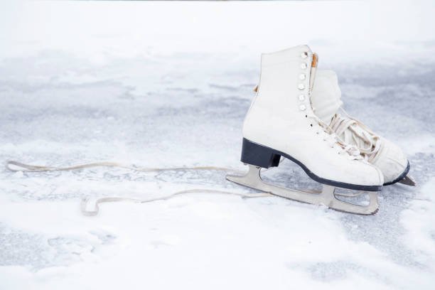 istock Old white skates on the ice area in winter day. 646863358