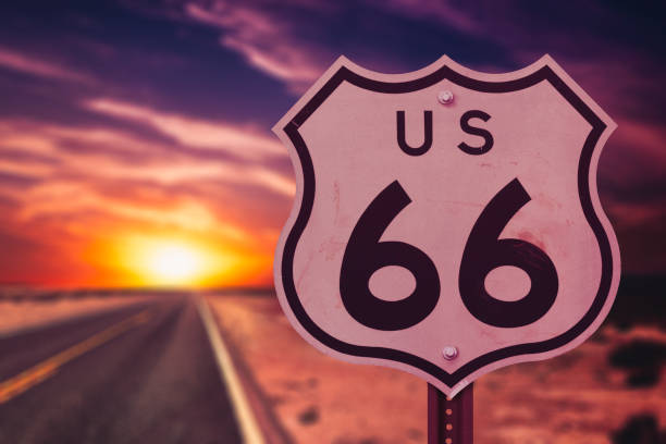 rota 66 através dos estados unidos - route 66 california road sign - fotografias e filmes do acervo