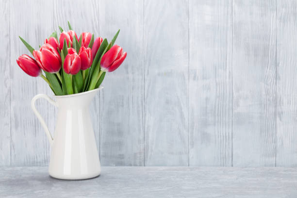 istock Red and white tulips bouquet 646869140