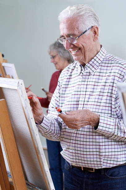 istock Seniors Attending Painting Class Together 646869534