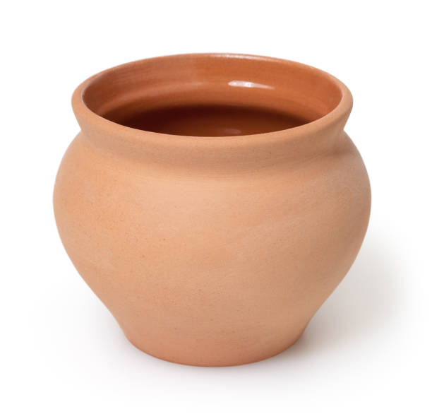 istock Clay pot isolated on white background with clipping path 646915740