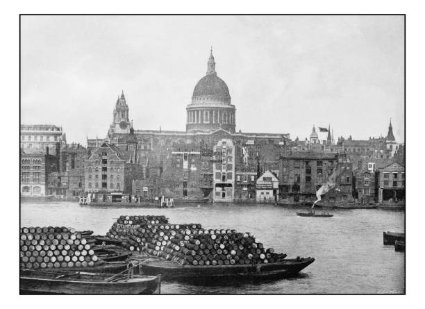 istock Antique London's photographs: The Thames and St Paul's Cathedral from bankside 646990328