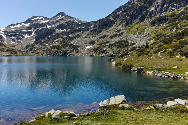 istock Demirkapiyski chukar peak and Popovo lake, Pirin Mountain 647000914