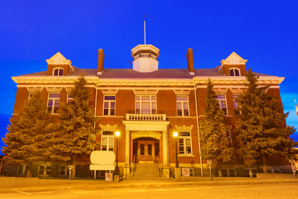 palacio de justicia en kenora, ontario canadá - kenora fotografías e imágenes de stock