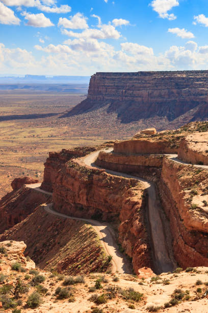 moki dugway, utah - moki dugway photos et images de collection