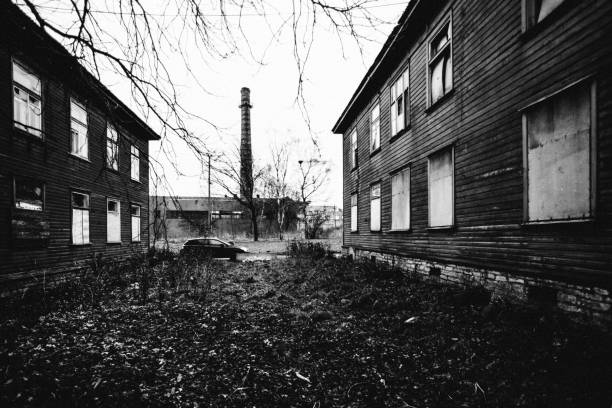 버려진된 건물입니다. 탈린, 에스토니아입니다. - estonia tallinn old ruin ruined 뉴스 사진 이미지