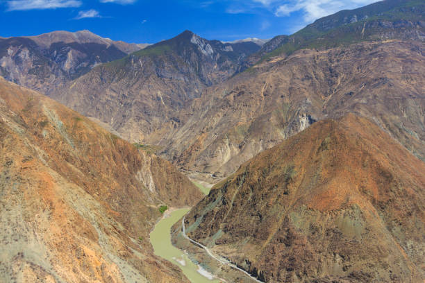 istock Omega Bend of Yangtze River, Yunnan, China 647297070