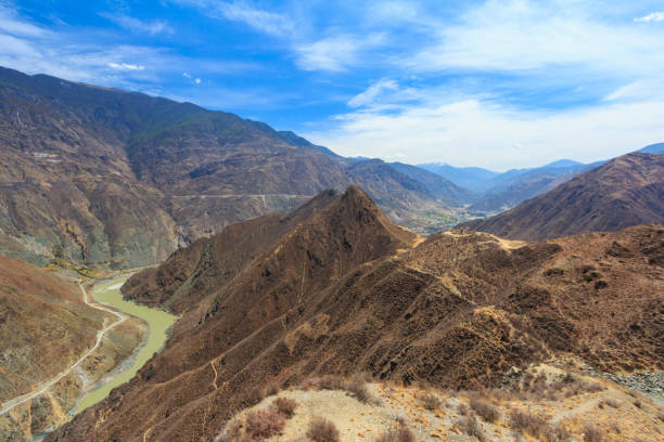 istock Omega Bend of Yangtze River, Yunnan, China 647298132