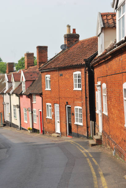 istock english town cottages 647355636