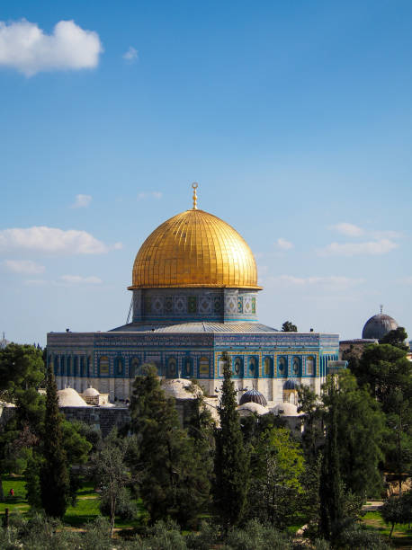 istock Gold-Domed Mosque on Temple Mount 647362378