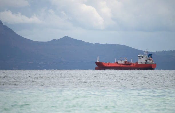 liquified petroleum gas carrying tanker in the bay. - liquified petroleum gas imagens e fotografias de stock