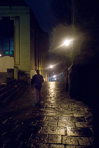 Backstreet de Bristol en la noche photo