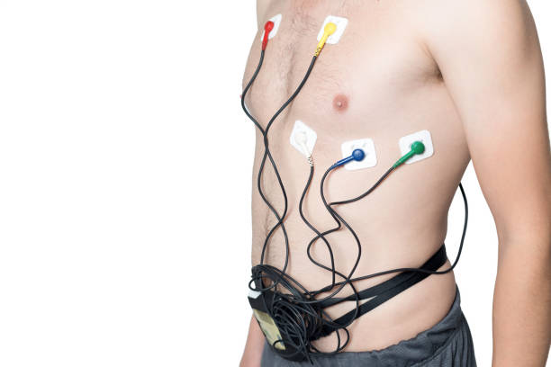 corazón electrocardiograma o monitoreo holter para los jóvenes paciente utilizando - pulse trace electrode human heart holter fotografías e imágenes de stock