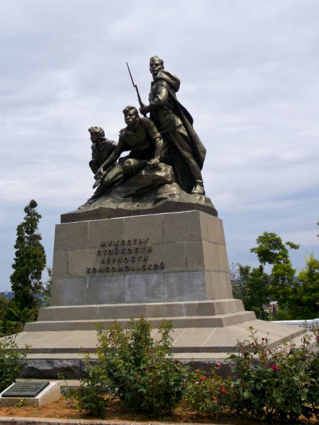 istock monument to Komsomol members 647459154