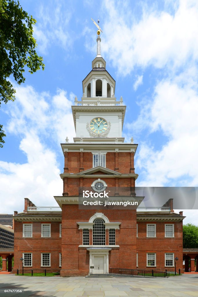 Independence Hall, Philadelphia, USA Independence Hall front facade in old town Philadelphia, Pennsylvania, USA. Entrance Hall Stock Photo