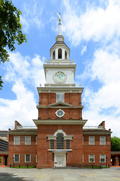 Independence Hall, Philadelphia, USA Independence Hall front facade in old town Philadelphia, Pennsylvania, USA. independence hall stock pictures, royalty-free photos & images