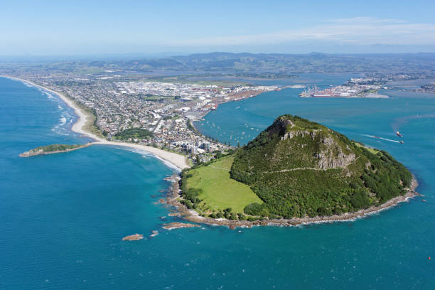 aerial view of mt maunganui, north island, new zealand - tauranga imagens e fotografias de stock