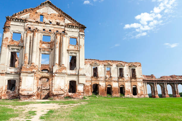 istock Ruzhany Palace ruins 647483284