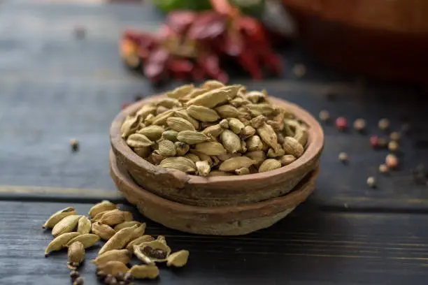 Raw Organic Cardamom Pods Ready to Use - ancient ayurveda medicine and tasty spice