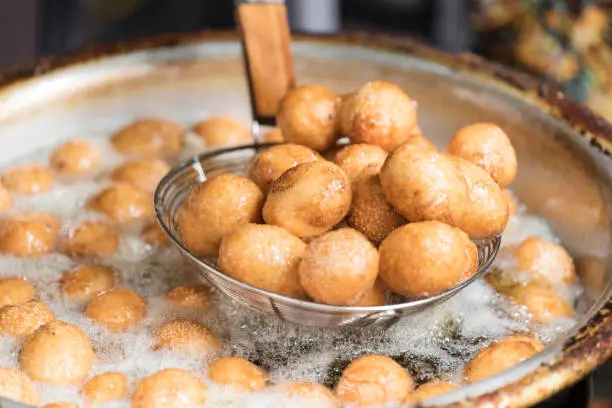 Bánh rán is a deep-fried glutinous rice ball from northern Vietnamese cuisine. Its outer shell is made from glutinous rice flour, and covered all over with white sesame seeds. Its filling is made from sweetened mung bean paste, and scented with jasmine flower essence.