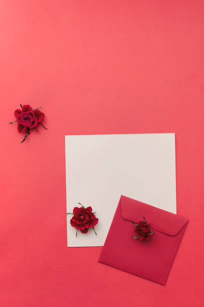 istock Natural  red roses flowers and envelope on paper background 647560314