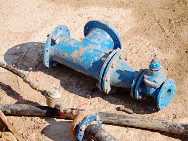 istock Old drink water pipes, used gate valve and reduction members. 647568926