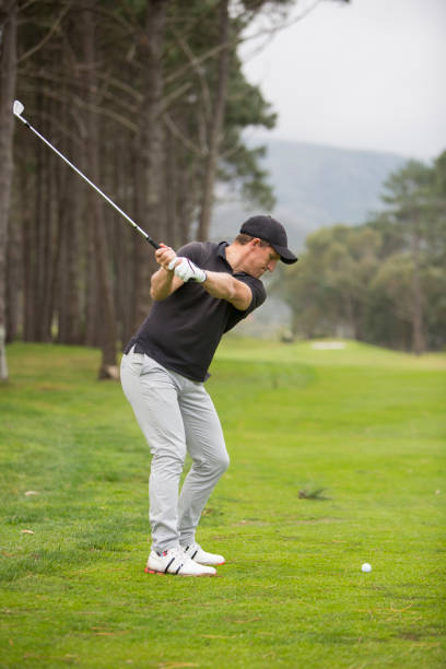 istock Golfer hits for the green 647574378