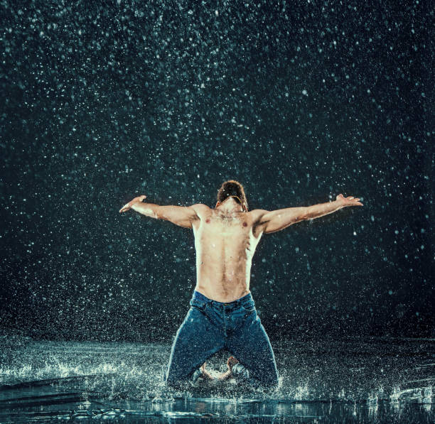 istock The male break dancer in water 647610490