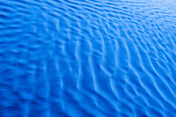 istock Sea color of the desert 647646014
