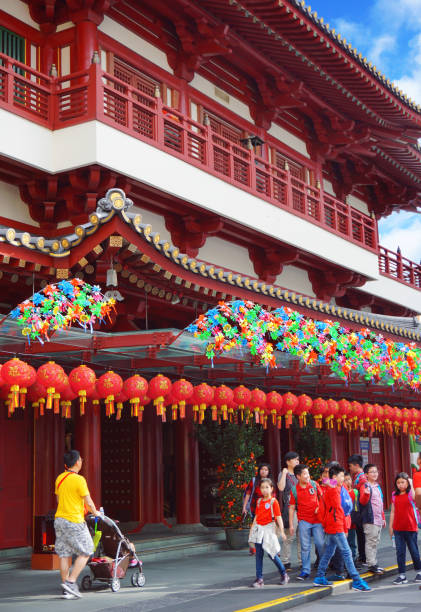 il tempio del buddha di dente reliquia a singapore s chinatown  - temple singapore city singapore buddhism foto e immagini stock